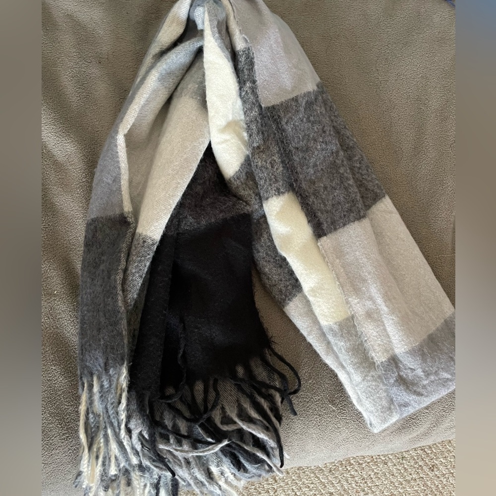 Black, white, and grey scarf
